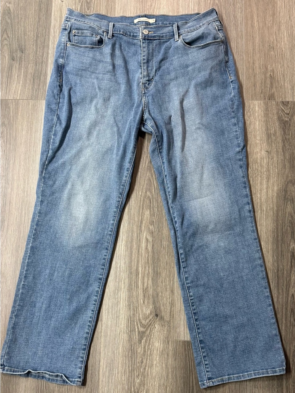 Levi women’s 505 straight leg size 18 jeans